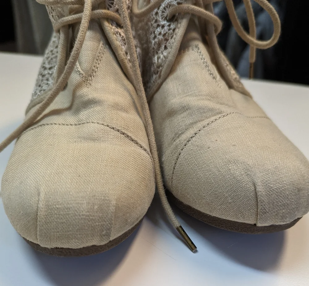 BOBS From Skechers High Note Rocket Wedges‎ with Crocheted Insert Size 10